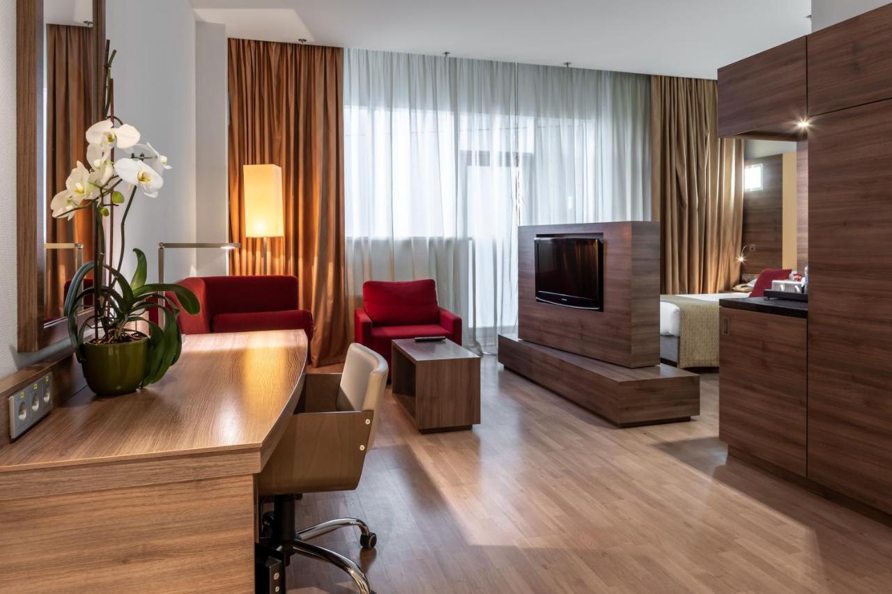 Ramada Encore Kiev Esterno foto