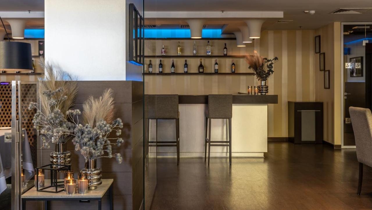 Ramada Encore Kiev Esterno foto