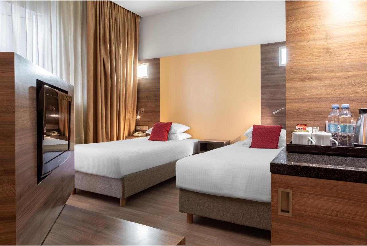 Ramada Encore Kiev Esterno foto