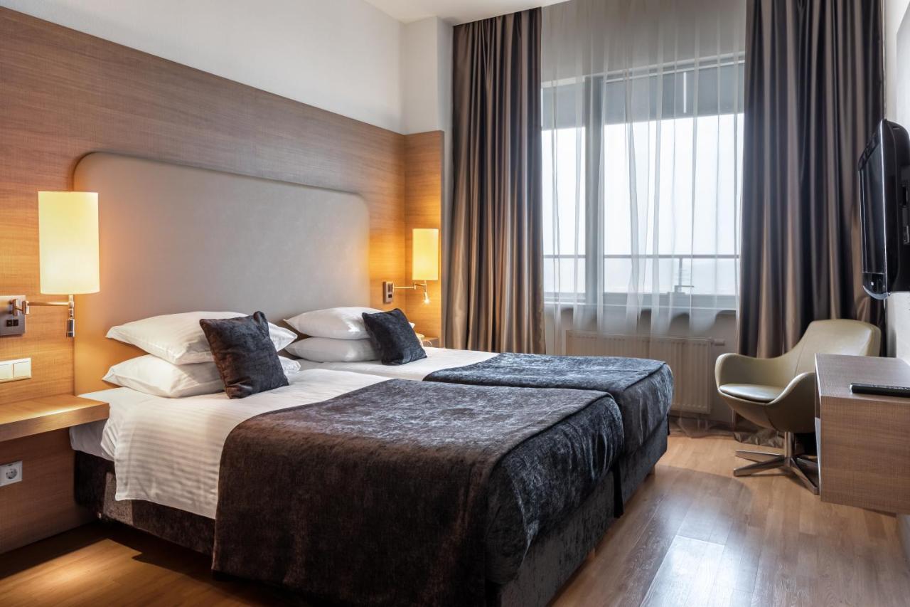 Ramada Encore Kiev Esterno foto