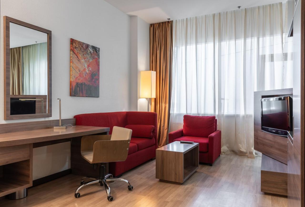 Ramada Encore Kiev Esterno foto