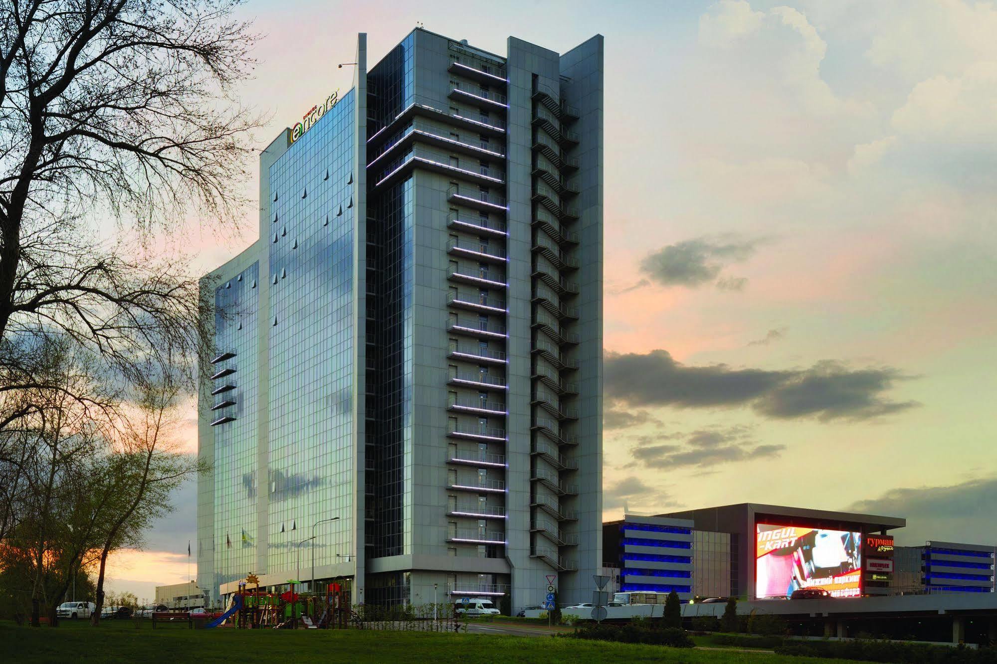 Ramada Encore Kiev Esterno foto