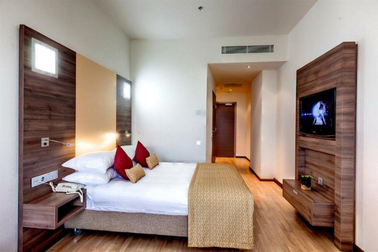 Ramada Encore Kiev Esterno foto