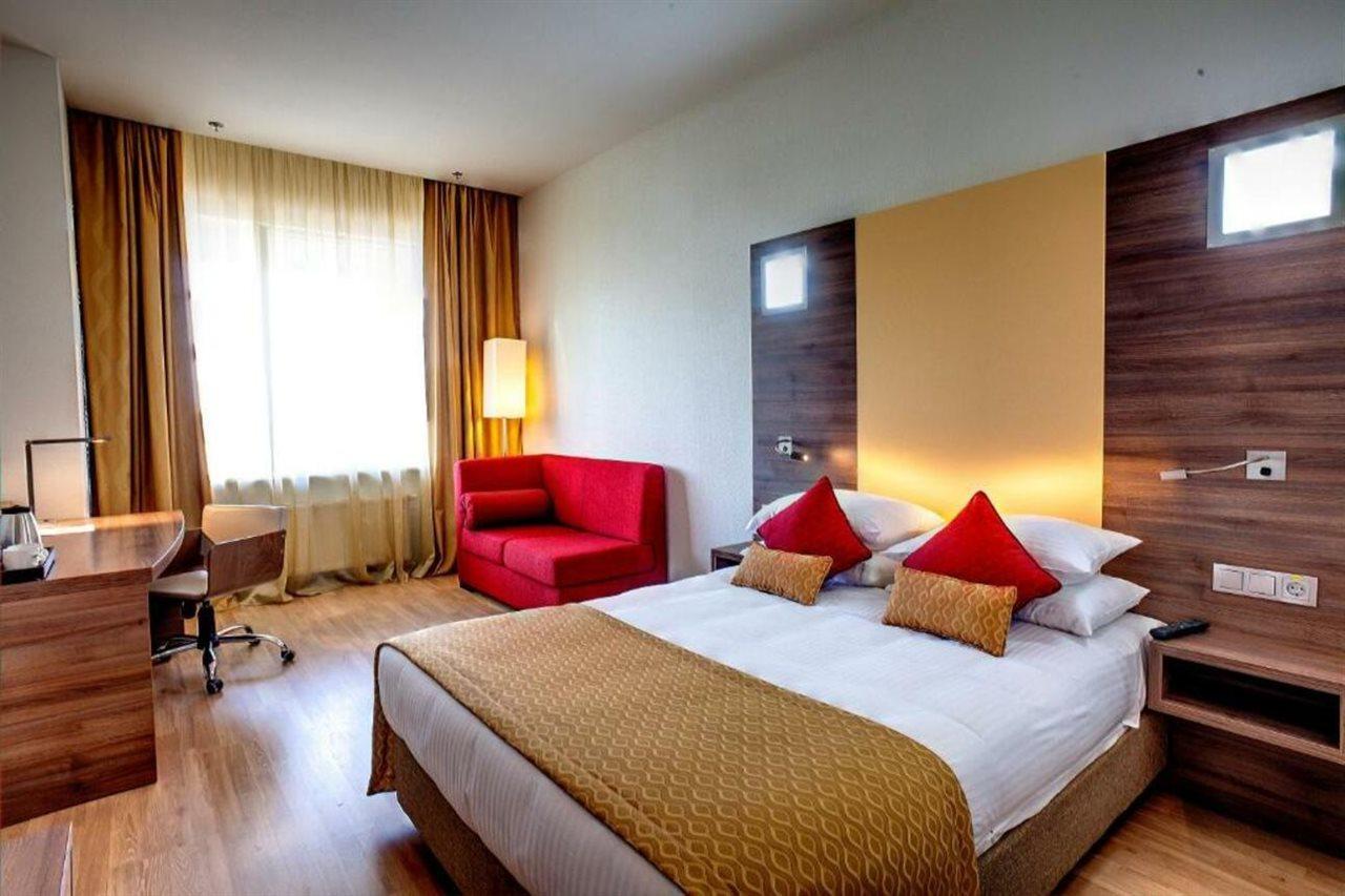 Ramada Encore Kiev Esterno foto